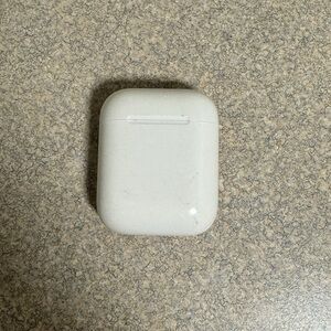 Damaged AirPods case (first gen)